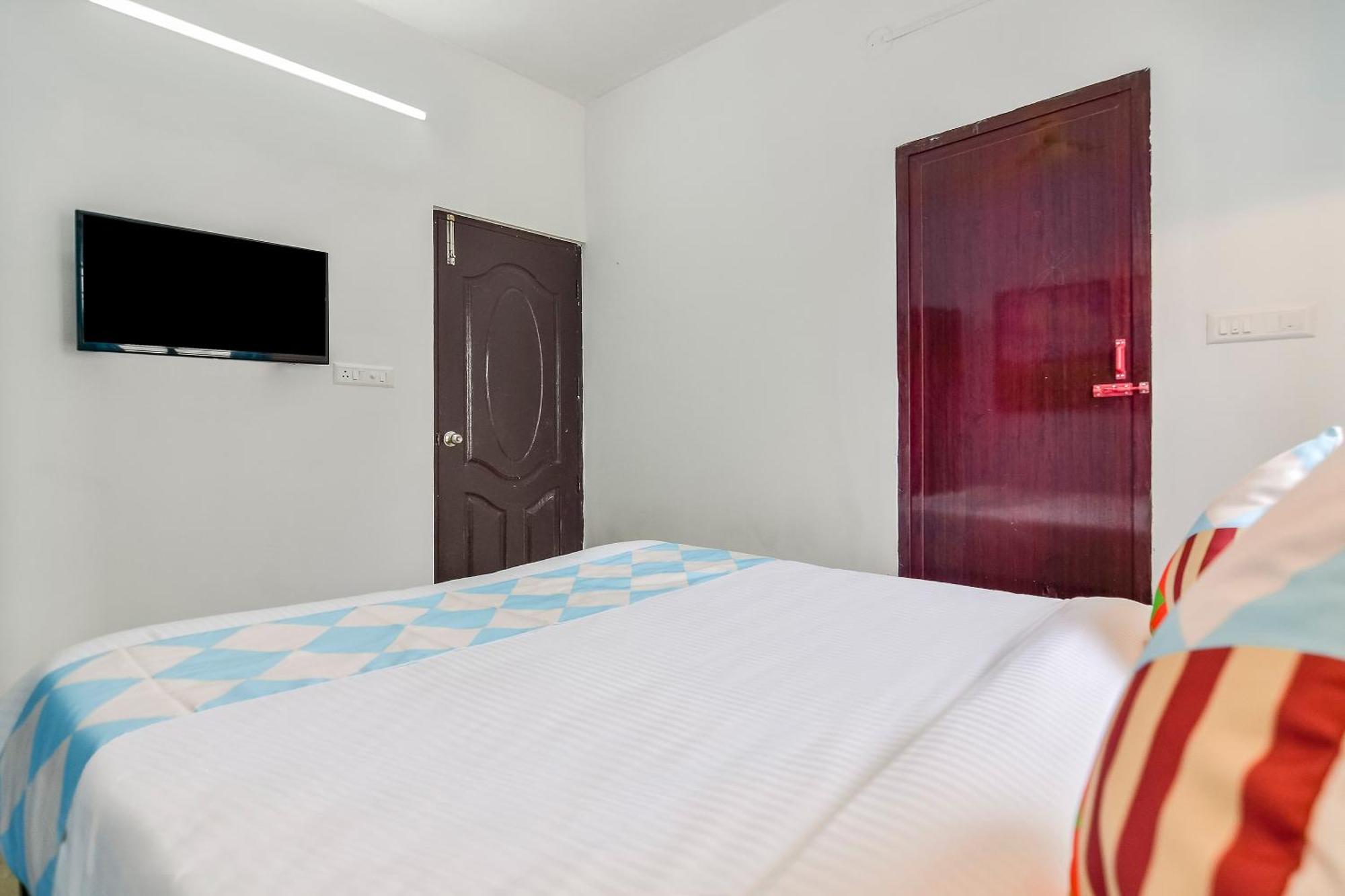 Hotel O Pop Tavern Thiruvananthapuram Buitenkant foto